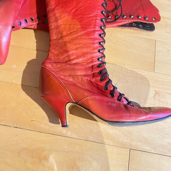 Vintage red leather heeled boots - Picture 14 of 16